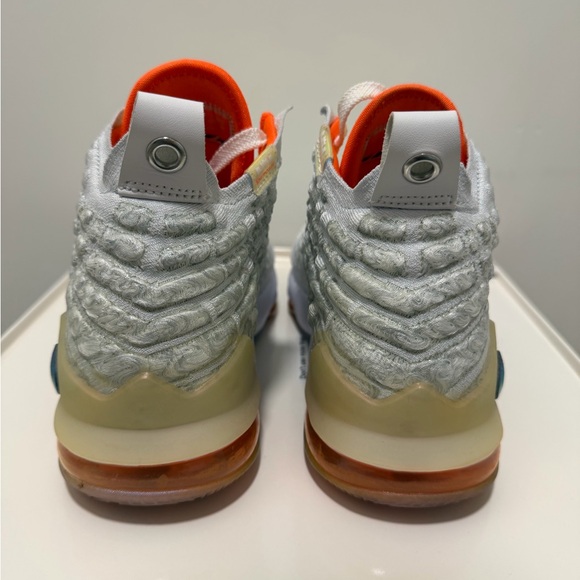 Nike LeBron 17s youth size 7/women’s 8.5 main image 4